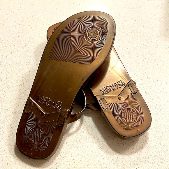 Michael Kors jelly flip flops | Bronze gold - Picture 2 of 2
